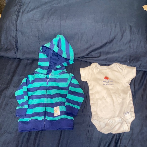 Carter’s NB jacket, and Gerber onesie - Picture 1 of 8